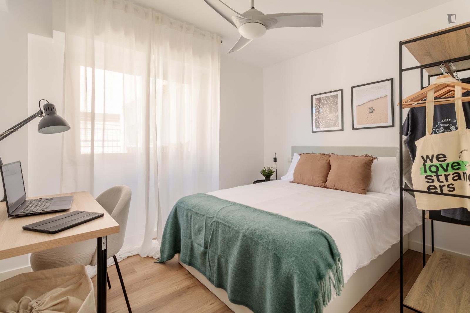 Bedroom For Rent In Bono Guarner 21, Alicante - Bedroom for rent in Bono Guarner 21, Alicante - Gallery - 1