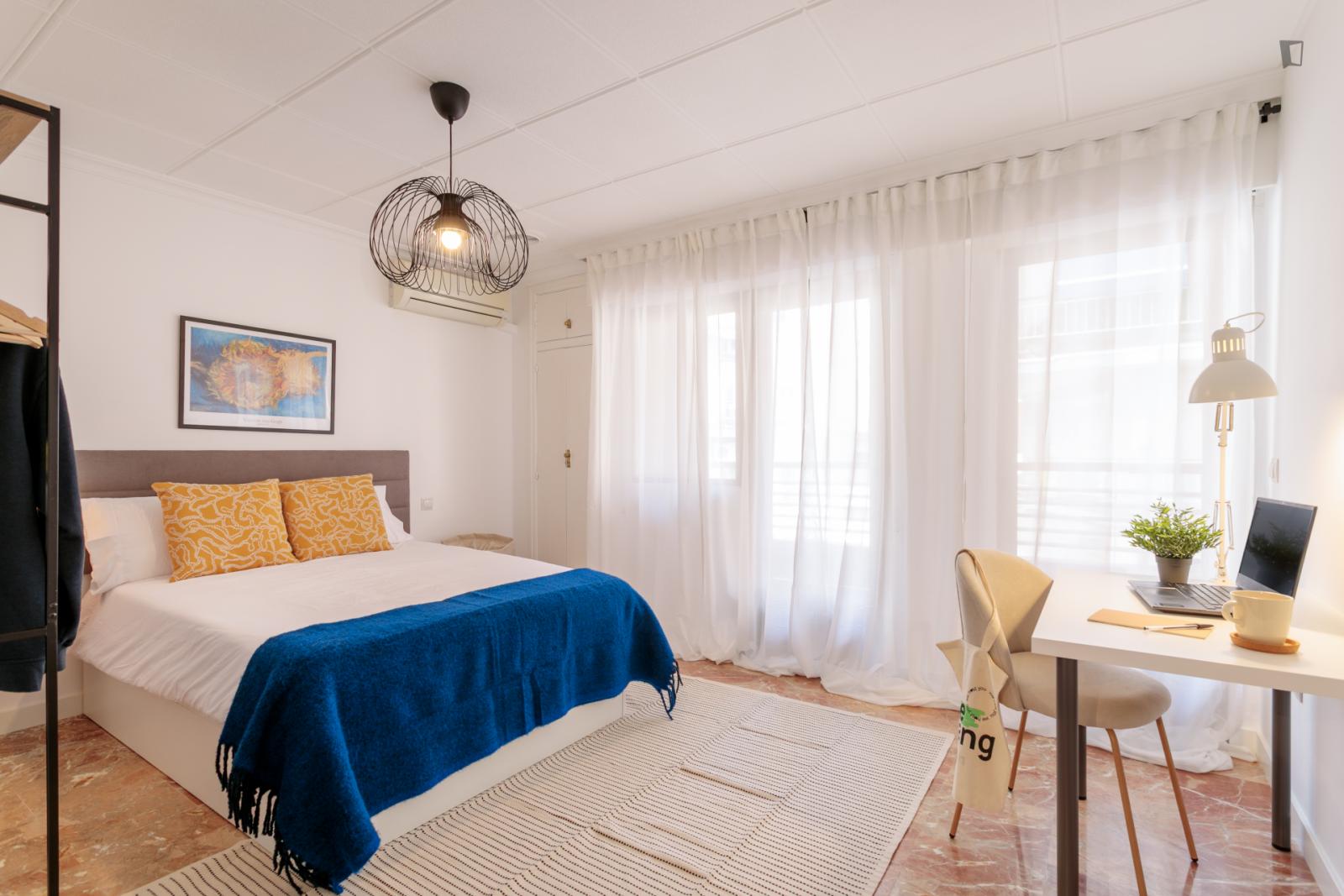 Bedroom For Rent In Teniente Duran 17, Alicante - 1