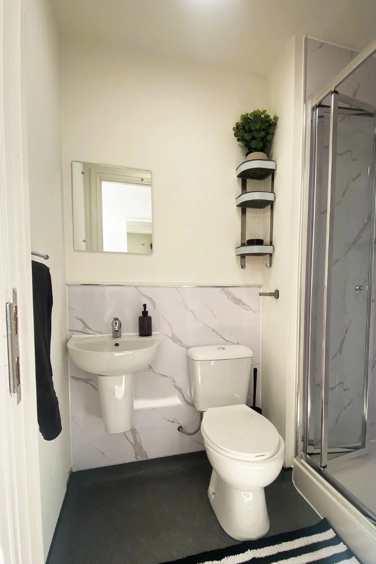  En-Suite Double  -  St Andrews Church  - Gallery -  9