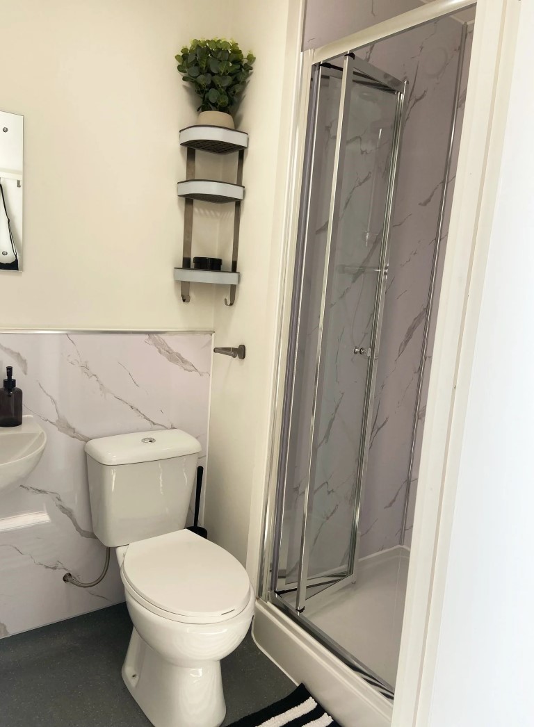  En-Suite Double  -  St Andrews Church  - Gallery -  10