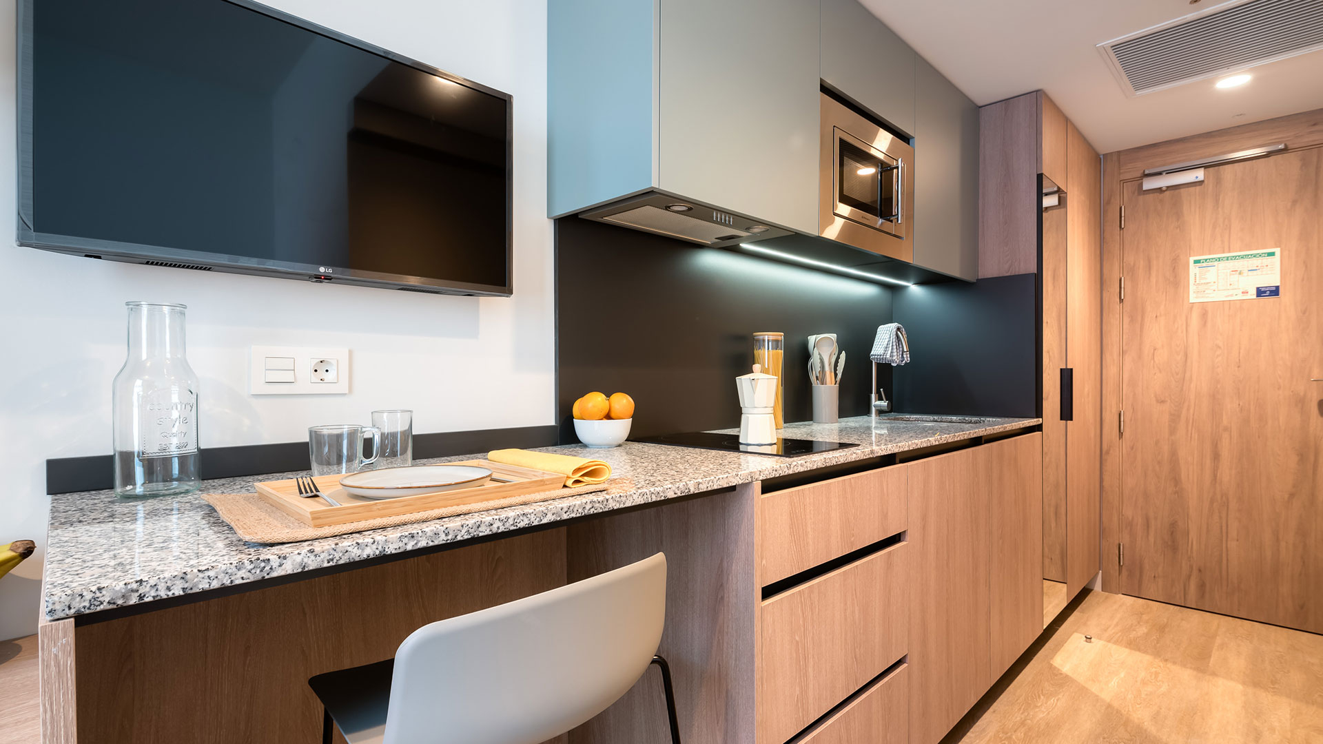 Studio With Kitchen - Standard - 3