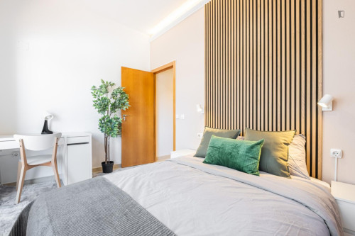 Beautiful double bedroom with a balcony, in Benalua