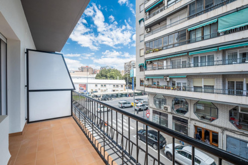 Beautiful double bedroom with a balcony, in Benalua