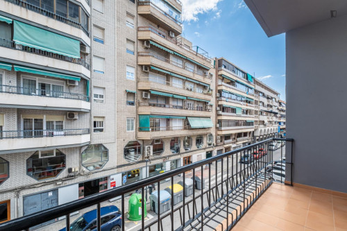 Beautiful double bedroom with a balcony, in Benalua - Gallery - 5