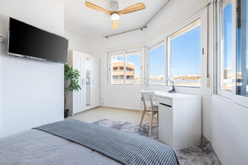 Brilliant double bedroom in Benalua