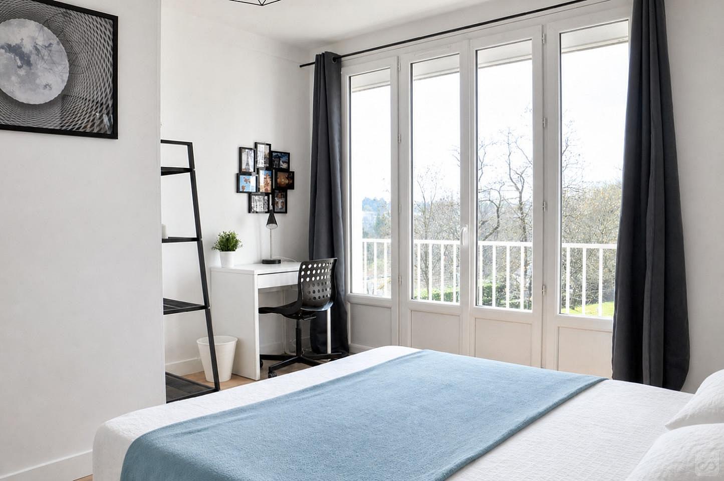 Spacious Room With Balcony - 15m² - NT2 - 24
