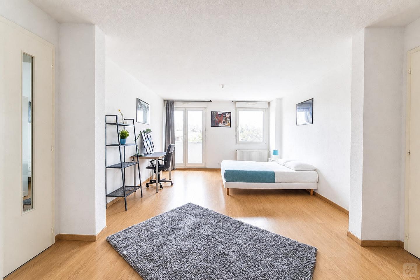 Spacious Luminous Room - 23m² - ST61 - 4