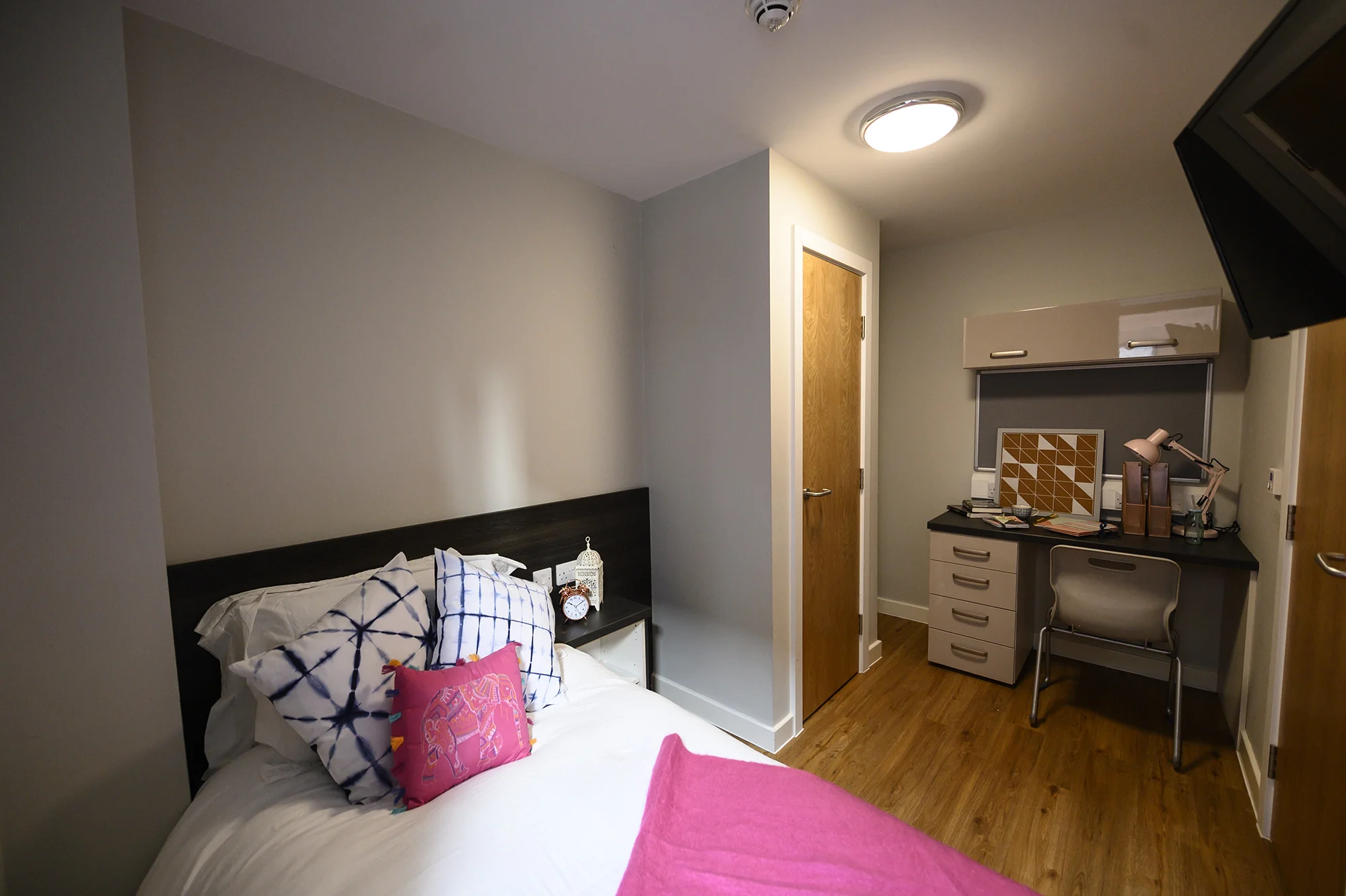  2-Bed Flat - 2 Single Beds  -  Sovereign Newbank  - Gallery -  6