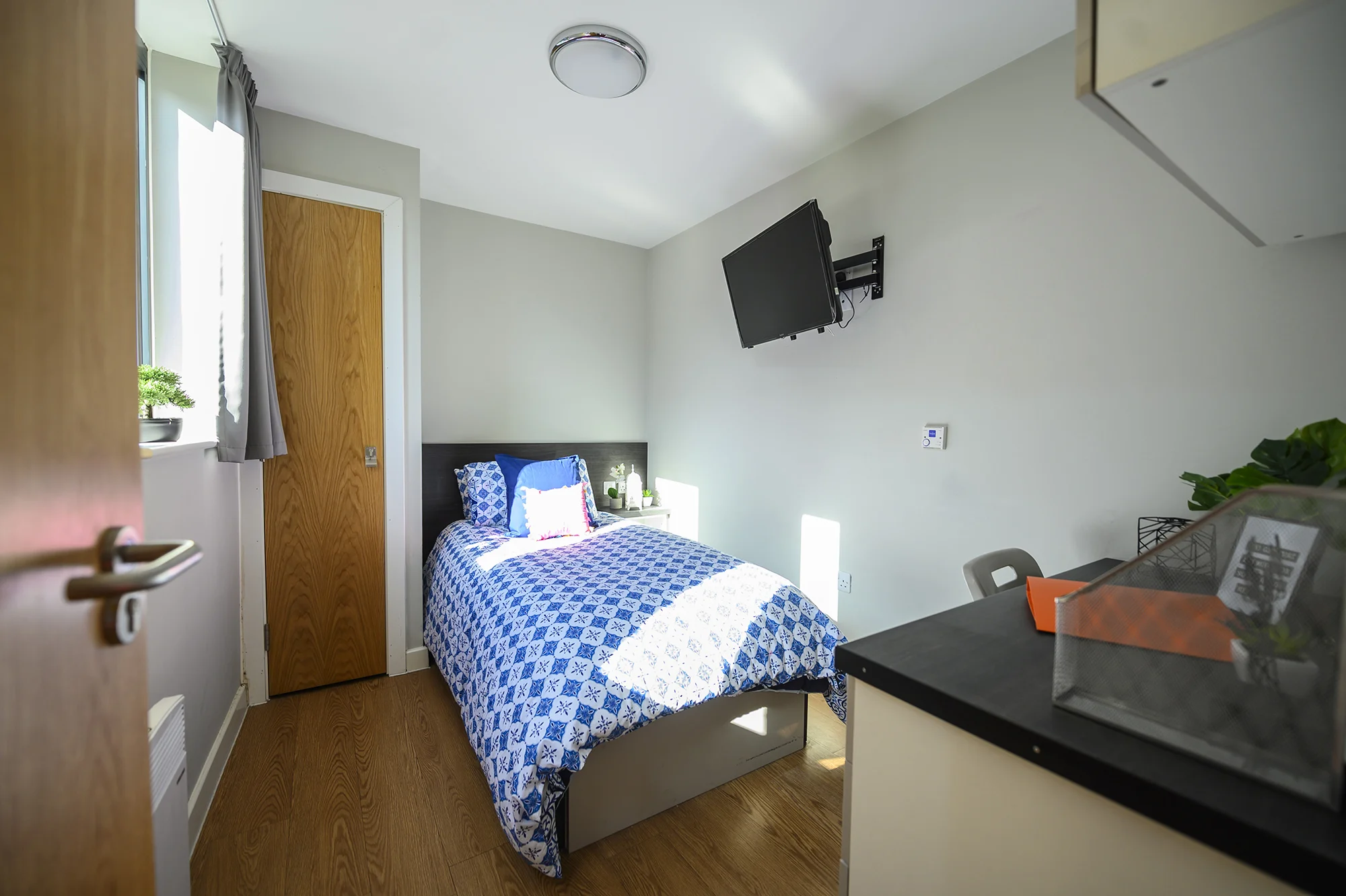  3-Bed Flat - 2 Double/1 Single  -  Sovereign Newbank  - Gallery -  8