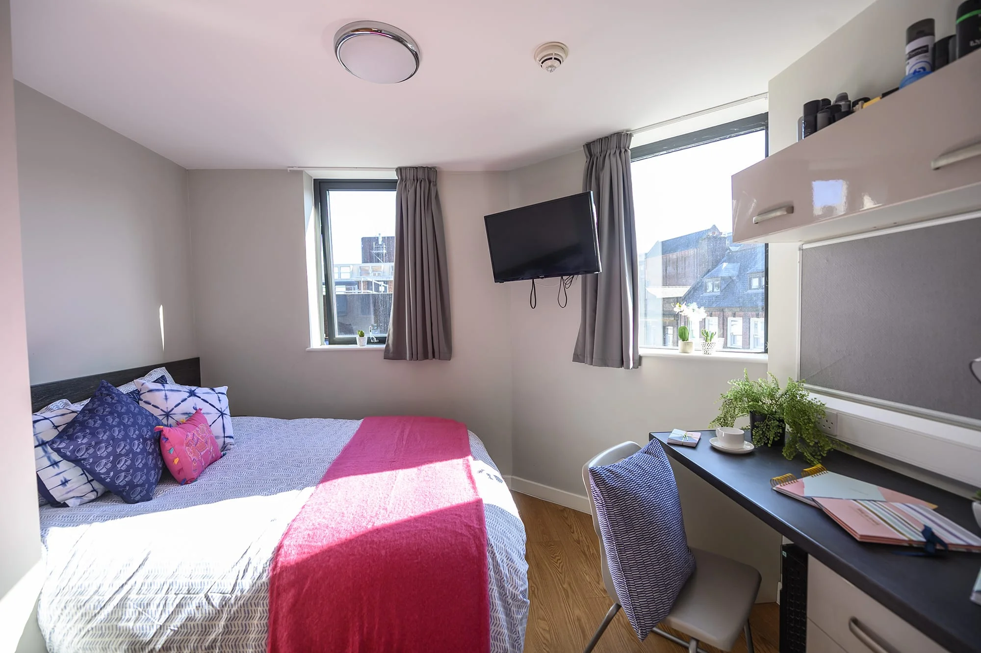  3-Bed Flat - 2 Double/1 Single  -  Sovereign Newbank  - Gallery -  4