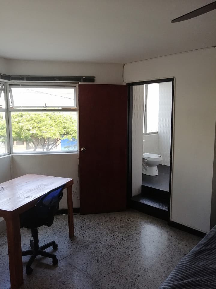 Private Big Bedroom, Bathroom Inside 201-3  -  Cozy rooms in Laureles  - Gallery -  4