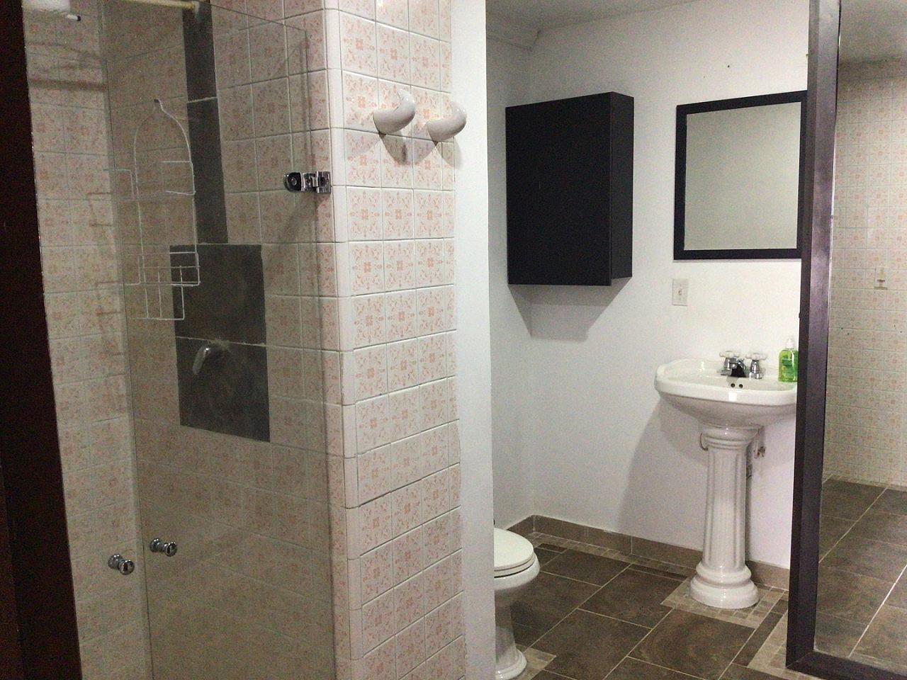 Private Master Bedroom Private Bahroom Walking Closet 402-4  -  Cozy rooms in Laureles  - Gallery -  14