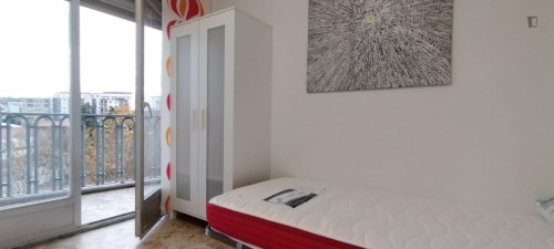 Airy single bedroom with a balcony, in the centre of Salamanca