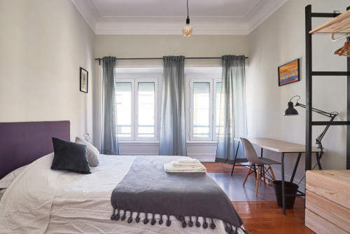 Double bedroom in 6-bedroom apartment