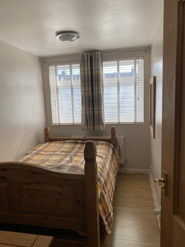 First Floor Room (Single Bed) - Friendly Family in Gillingham - Gallery - 1