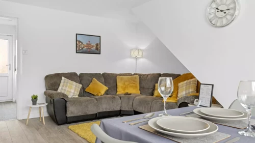 Whole 2 bedrooms apartment in Nottingham