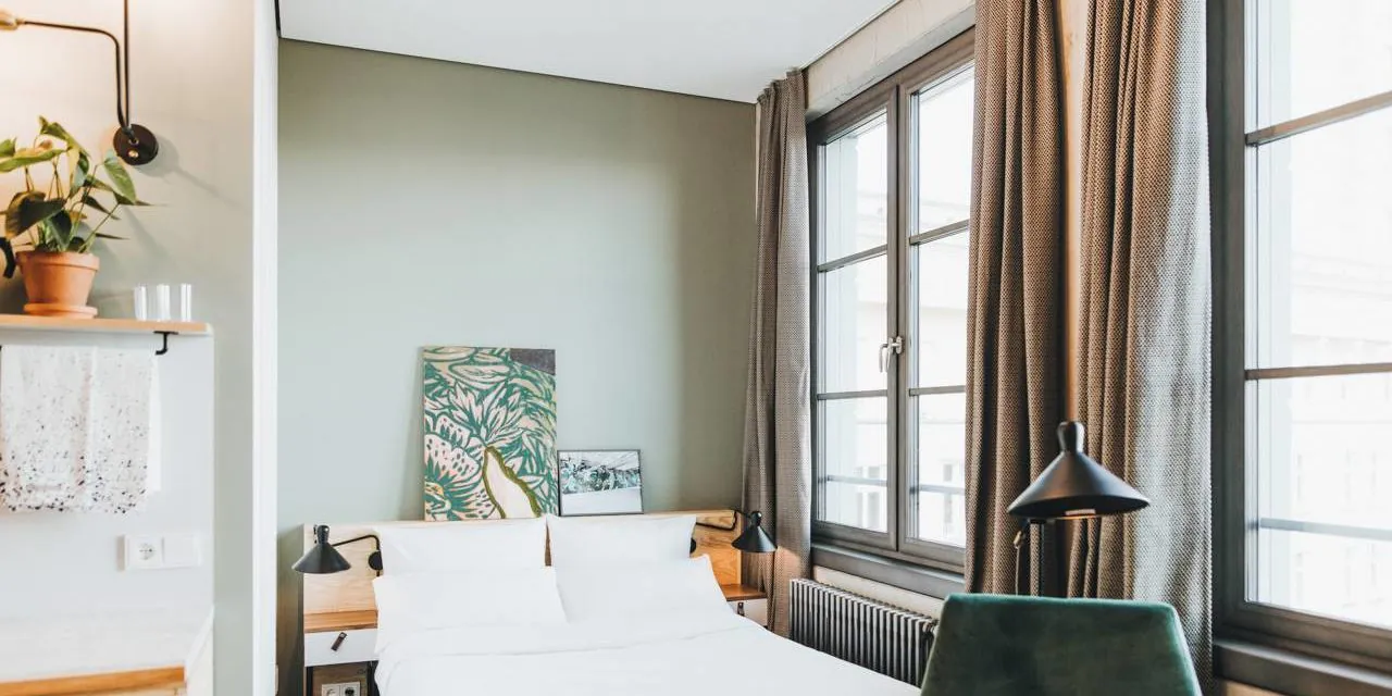 Neon Silver - Frankfurter Tor - Gallery - 6