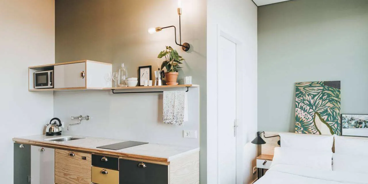  Neon Silver  -  Frankfurter Tor  - Gallery -  5