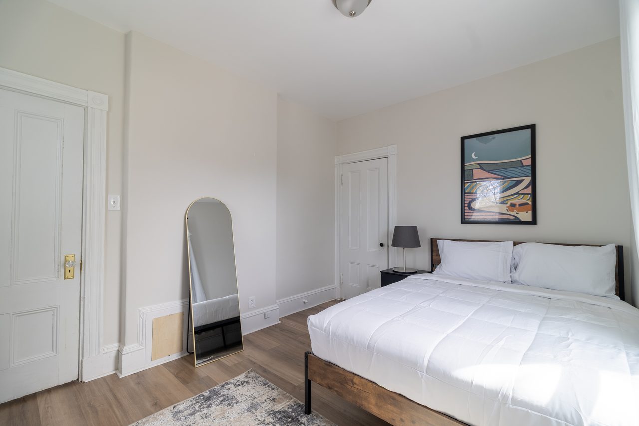  #1851: Fort Hill - Queen Bedroom A  -  #1851: Fort Hill  - Gallery -  10