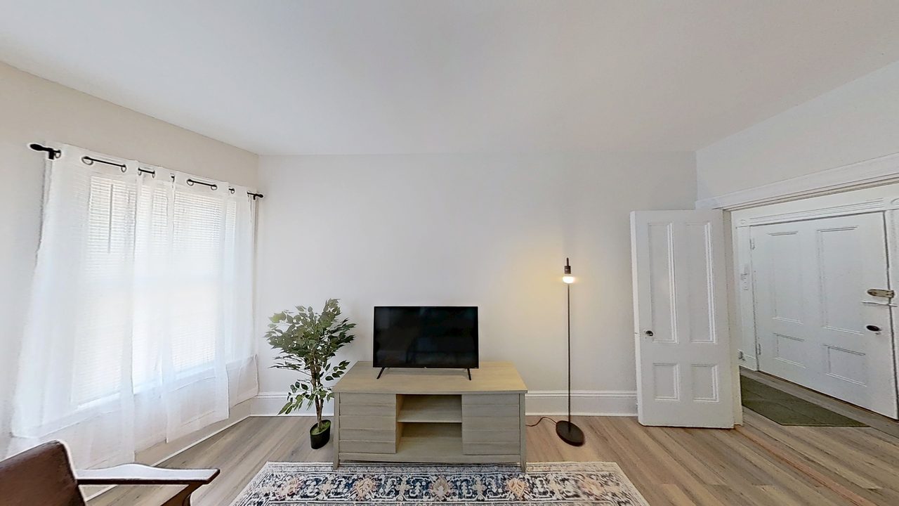  #1851: Fort Hill - Queen Bedroom A  -  #1851: Fort Hill  - Gallery -  4