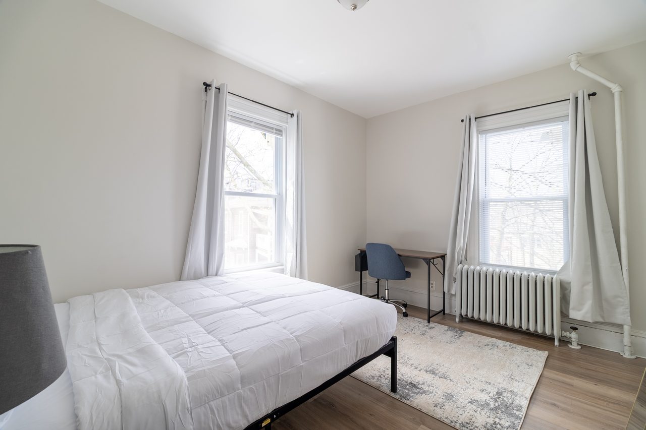  #1851: Fort Hill - Queen Bedroom A  -  #1851: Fort Hill  - Gallery -  9