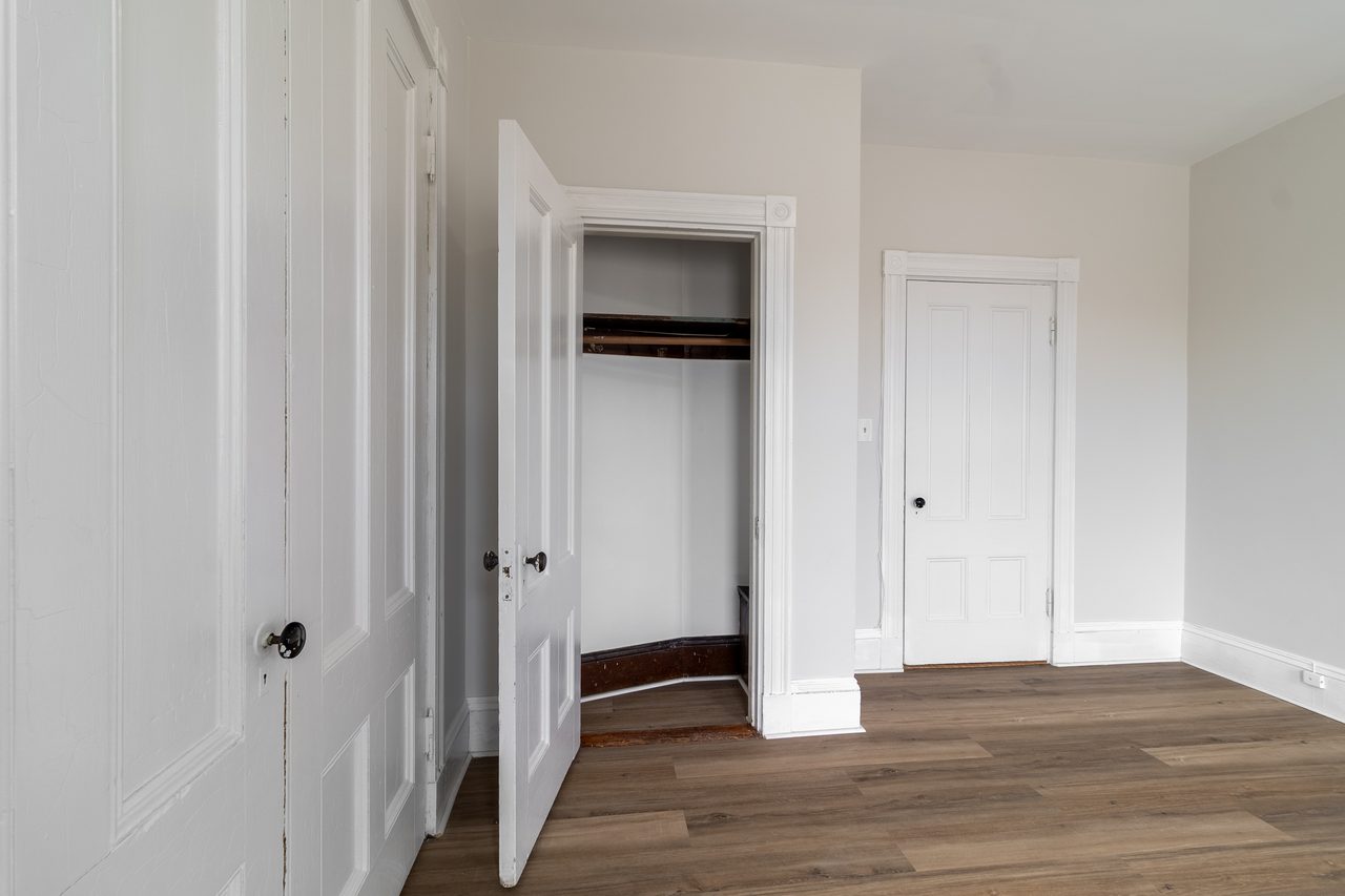  #1851: Fort Hill - Queen Bedroom B  -  #1851: Fort Hill  - Gallery -  5