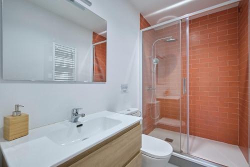 Double bedroom with cleaning service - Gallery - 8