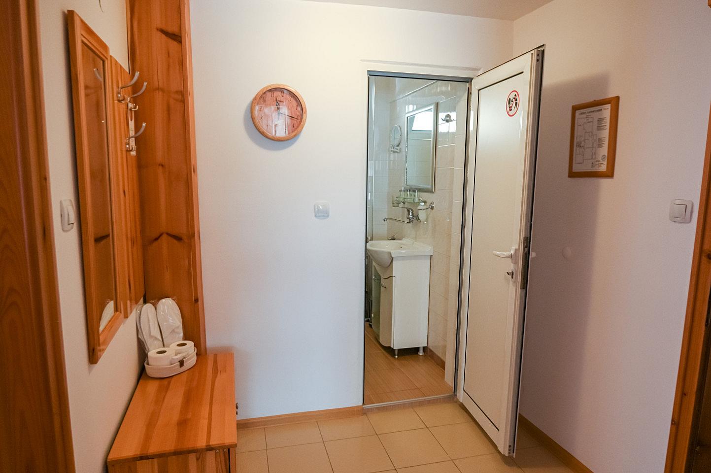  Private Shared Bathroom  -  Engaging Coliving Retreat with Mountain Views Residence  - Gallery -  22