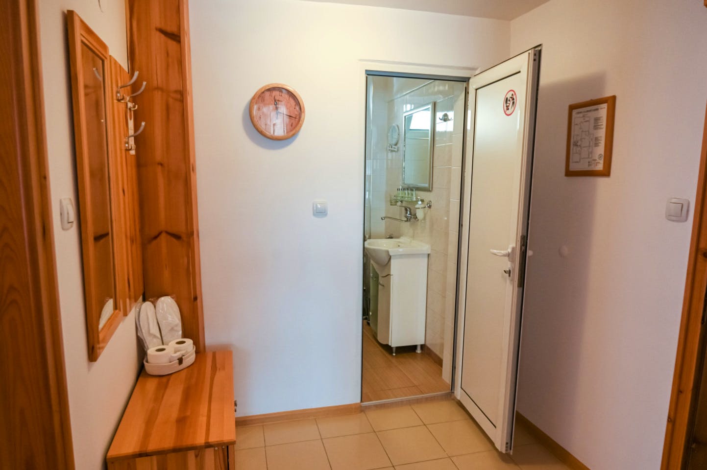  Private Shared Bathroom  -  Engaging Coliving Retreat with Mountain Views Residence  - Gallery -  6