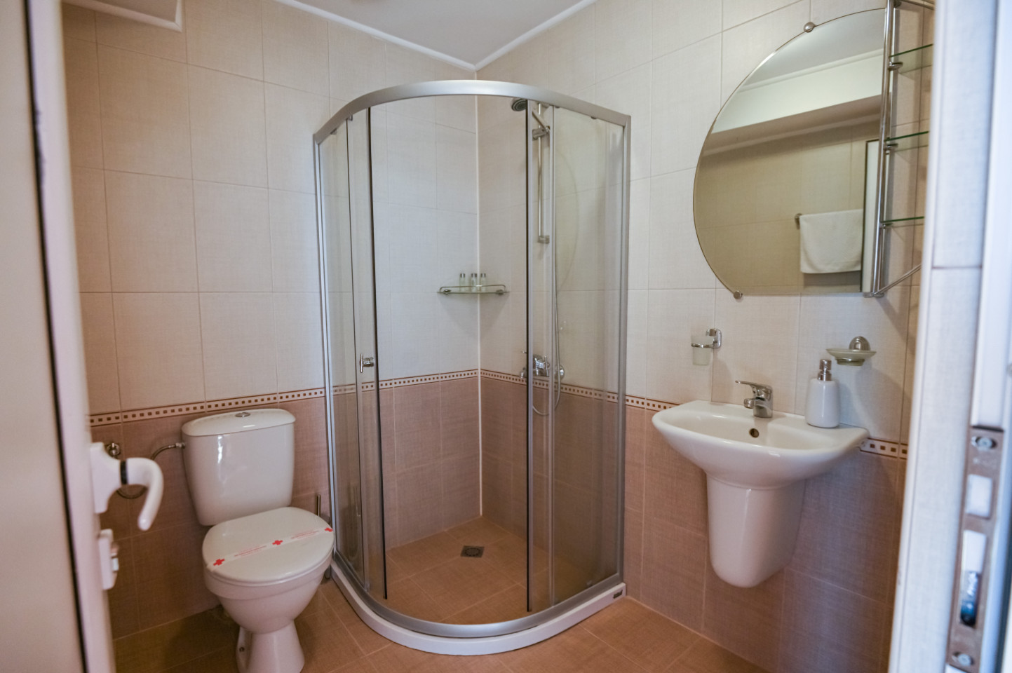  Private Ensuite  -  Engaging Coliving Retreat with Mountain Views Residence  - Gallery -  20
