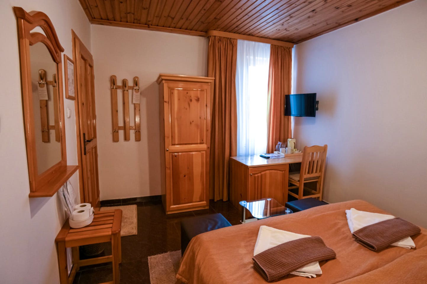  Private Ensuite  -  Engaging Coliving Retreat with Mountain Views Residence  - Gallery -  11