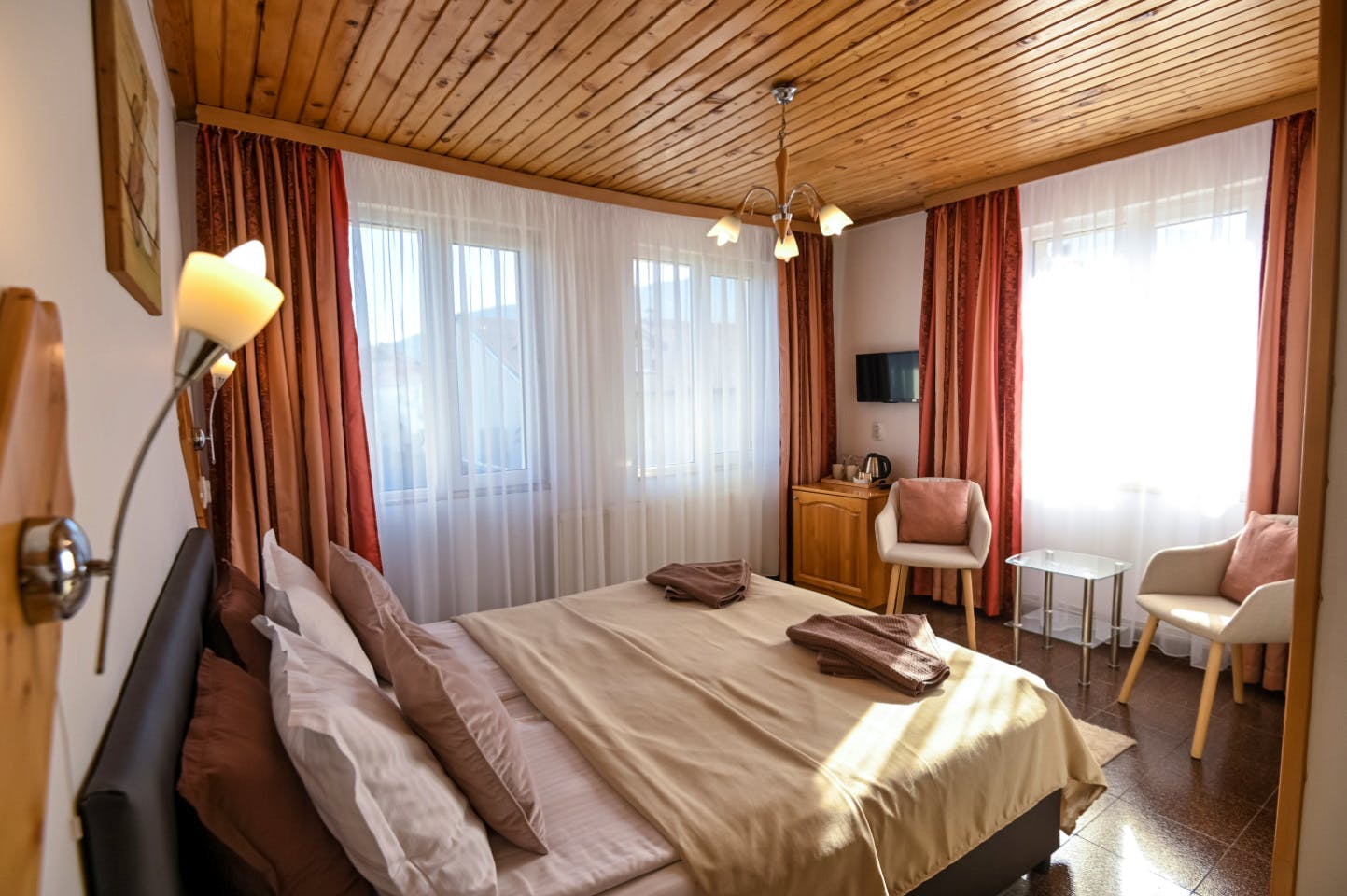  Private Ensuite  -  Engaging Coliving Retreat with Mountain Views Residence  - Gallery -  6