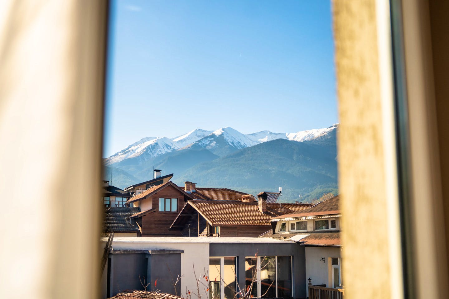  Private Ensuite  -  Engaging Coliving Retreat with Mountain Views Residence  - Gallery -  10