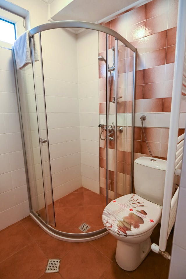  Premium Ensuite  -  Engaging Coliving Retreat with Mountain Views Residence  - Gallery -  8