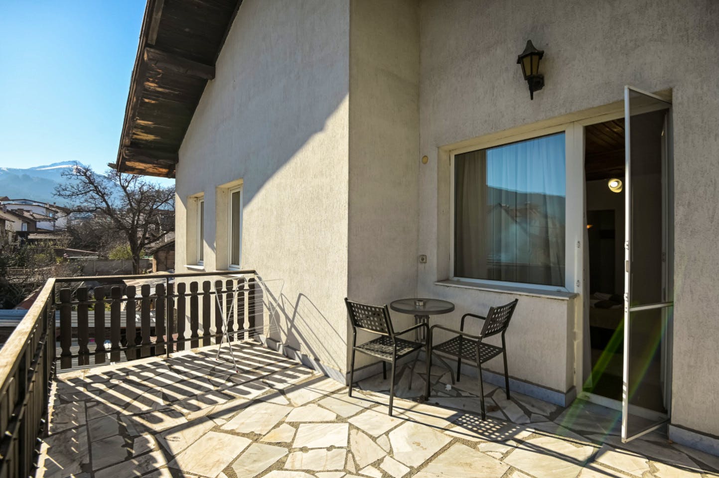  Premium Ensuite  -  Engaging Coliving Retreat with Mountain Views Residence  - Gallery -  4