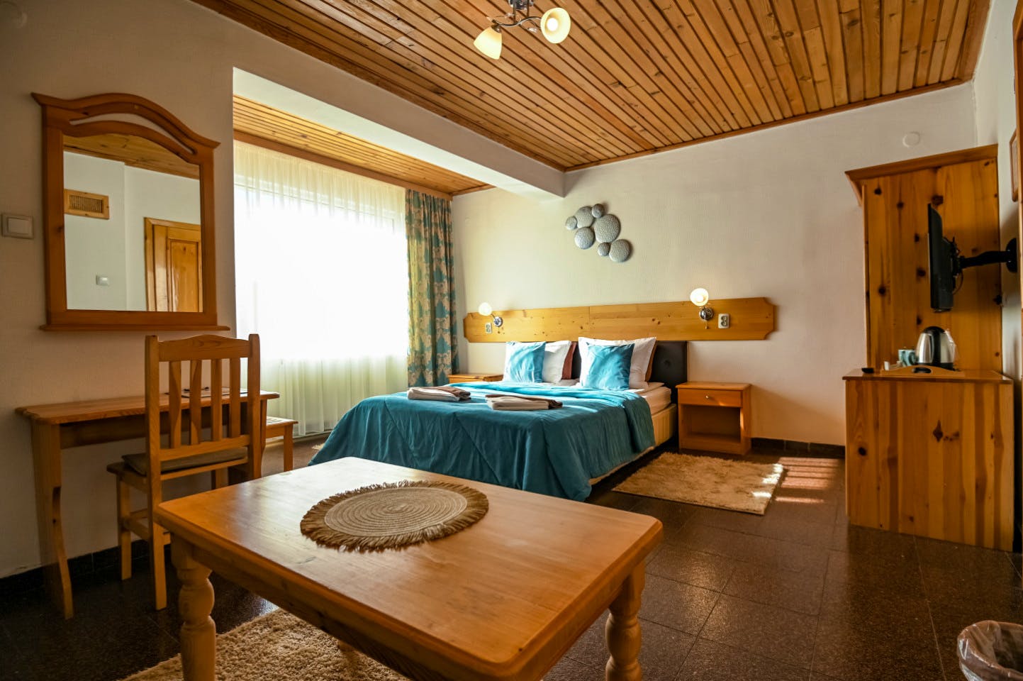  Premium Ensuite  -  Engaging Coliving Retreat with Mountain Views Residence  - Gallery -  2