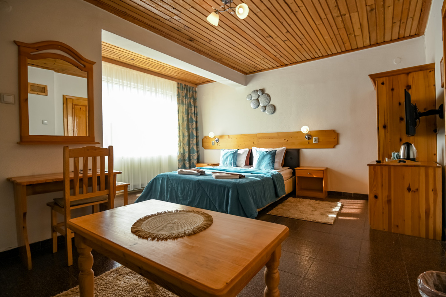  Premium Ensuite  -  Engaging Coliving Retreat with Mountain Views Residence  - Gallery -  10