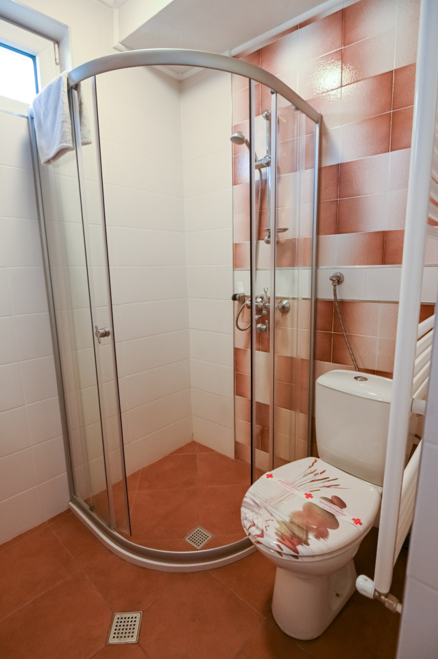  Premium Ensuite  -  Engaging Coliving Retreat with Mountain Views Residence  - Gallery -  16