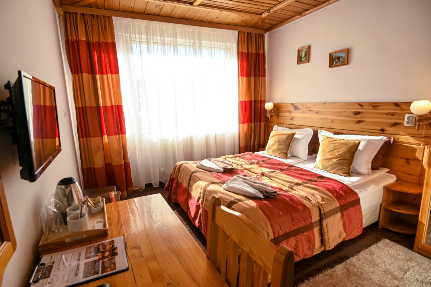  Premium Ensuite  -  Engaging Coliving Retreat with Mountain Views Residence  - Gallery -  3