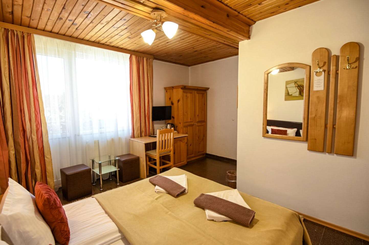  Premium Ensuite  -  Engaging Coliving Retreat with Mountain Views Residence  - Gallery -  1