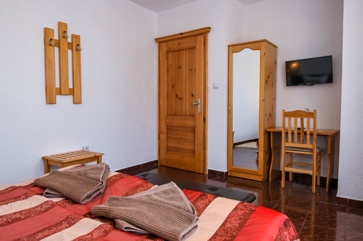  Apartment With Living Room (4 Guests)  -  Engaging Coliving Retreat with Mountain Views Residence  - Gallery -  4