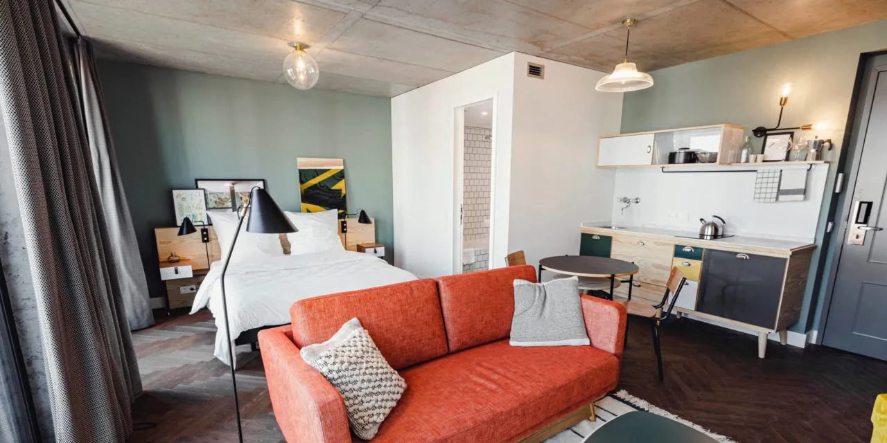  Neon Gold  -  Mitte-Wedding  - Gallery -  5