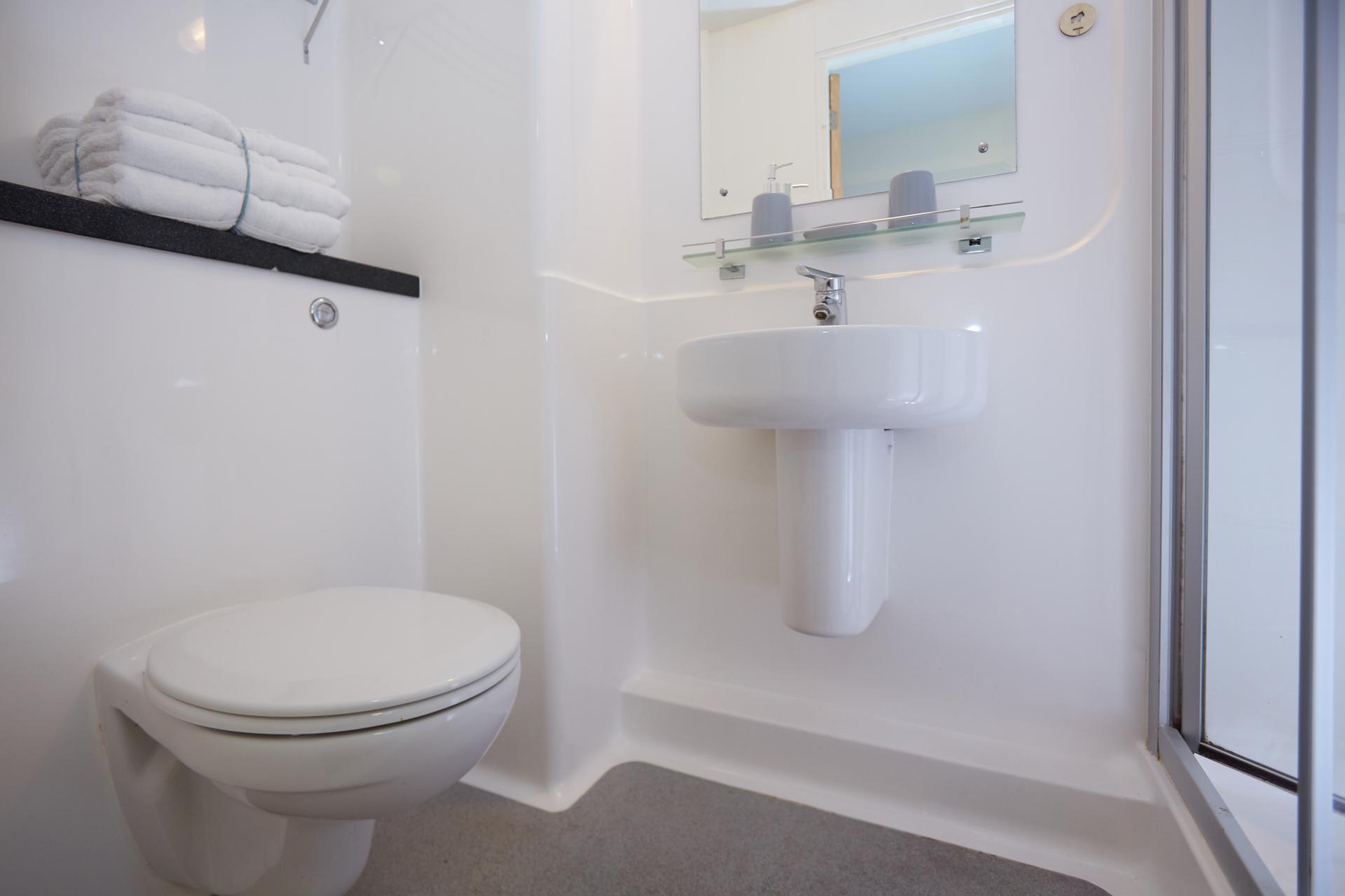 Silver En-Suite - Abbeygate - Gallery - 3