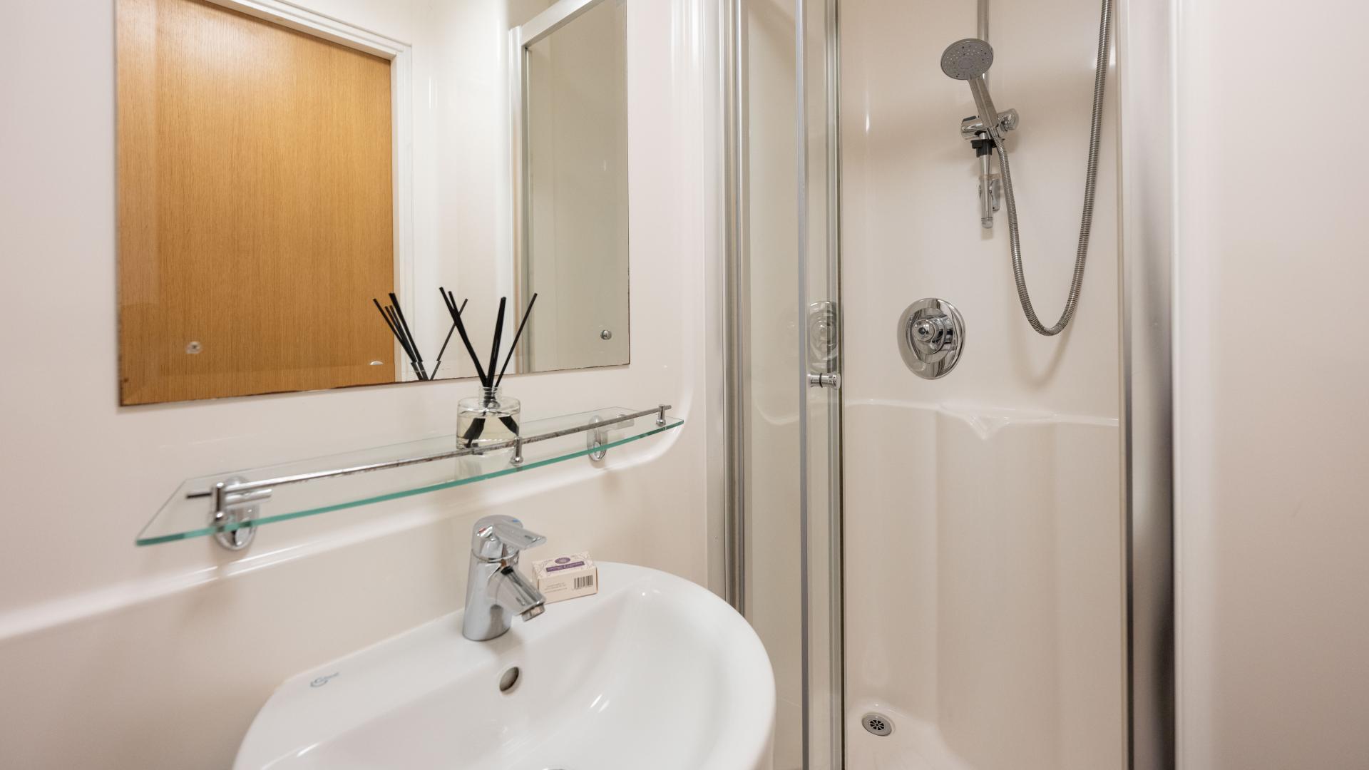 Bronze En-Suite - 2