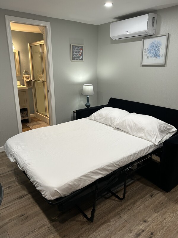 Private Room, Access To Backyard Patio(Full Room) - 1
