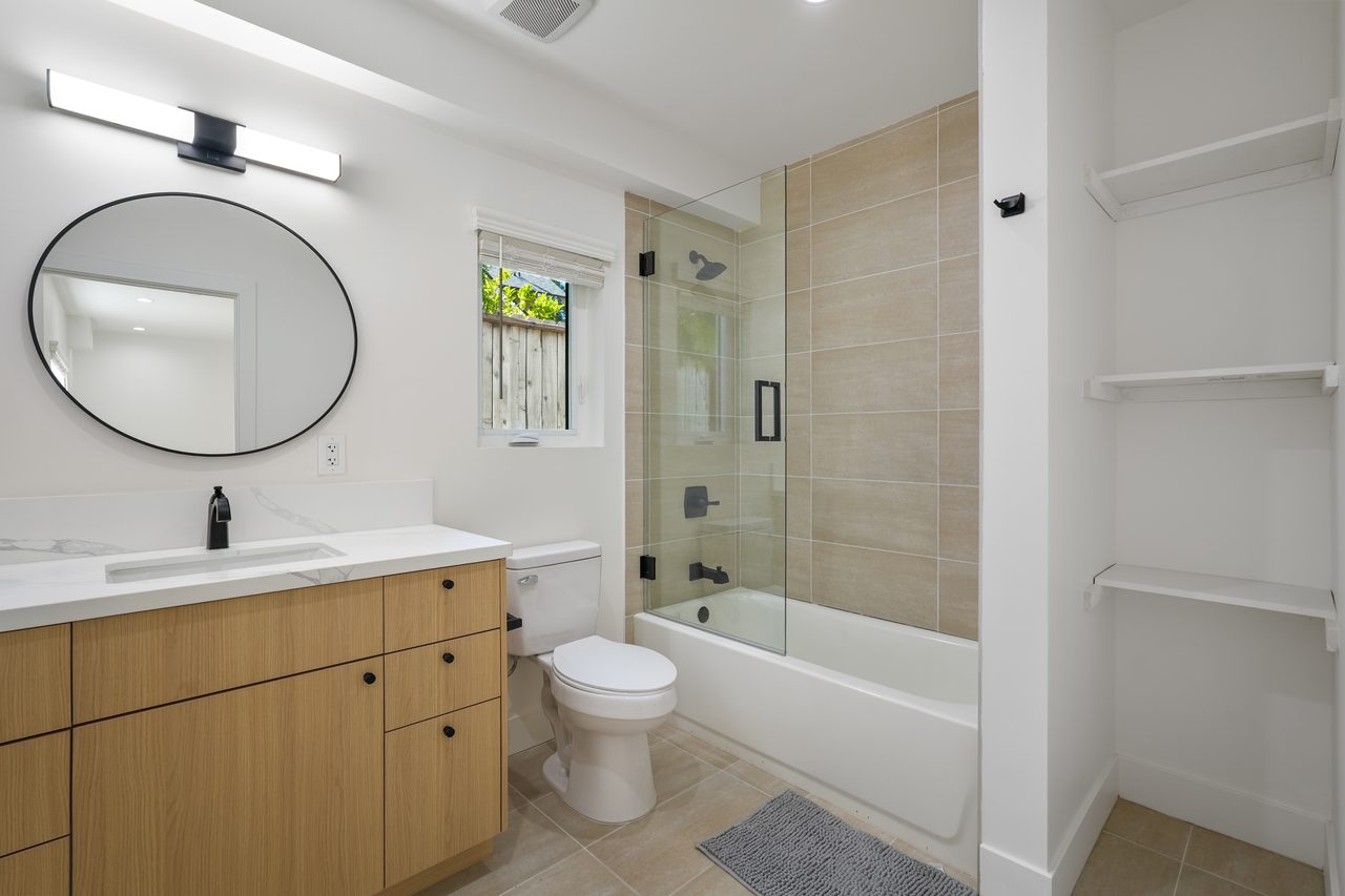 #1858: Hollywood - Queen Bedroom A W/Private Bathroom - 11
