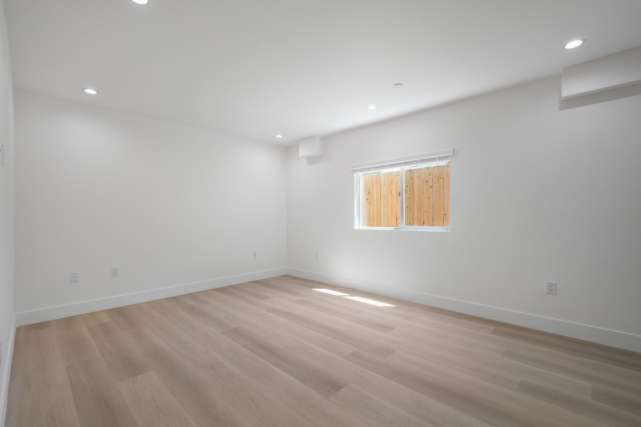 #1858: Hollywood - Queen Bedroom A W/Private Bathroom - 12
