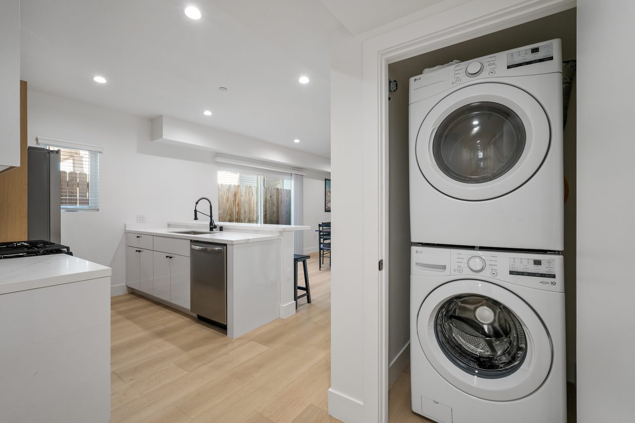 #1858: Hollywood - Queen Bedroom B - #1858: Hollywood - Gallery - 5