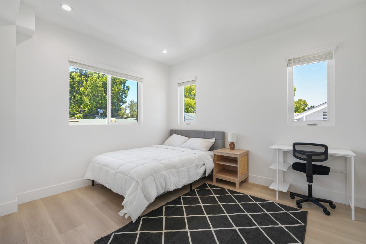  #1857: Hollywood - Queen Bedroom A  -  #1857: Hollywood  - Gallery -  14