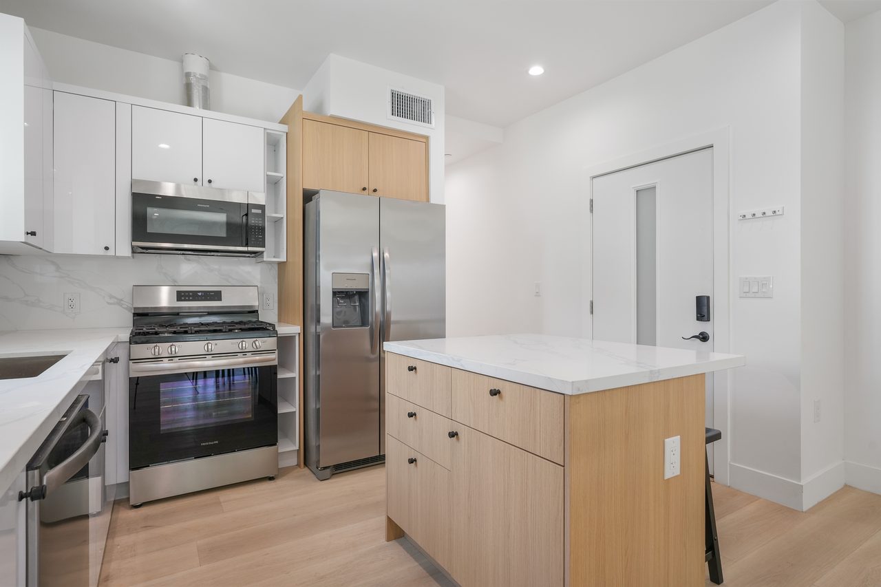 #1857: Hollywood - Queen Bedroom A - #1857: Hollywood - Gallery - 9